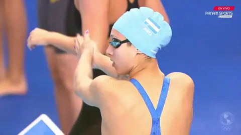 ¡ARRANCAMOS FUERTE! ⚔️🏆 🇦🇷🔜 Agostina Hein fue la primera nadadora argentina  en competir en los Juegos Panamericanos Junior de Asunción y ya consiguió la primera final. 🗓️⏱️ Tras registrar 4:13.41 e instaurar un nuevo récord de campeonato, la campanense se aseguró el andarivel 4 en la final A, que correrá esta tarde. 📡📺 Se puede ver por DeporTV, TyC Sports o el canal de Panam Sports. 🫂🫡 ¡A romperla, Agos!  . . . #natacion #argentina #deporte #seleccion #agos #asu2025 