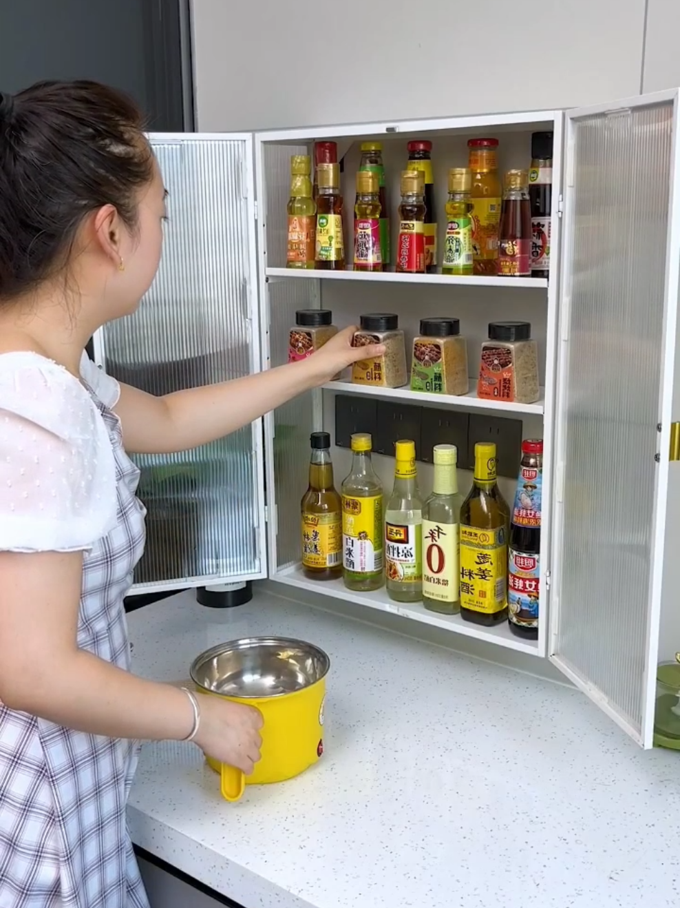 Mẫu tủ gia vị sang trọng nhà bếp #dogiadung #giadungtienich #giadungnhabep #xuhuong 