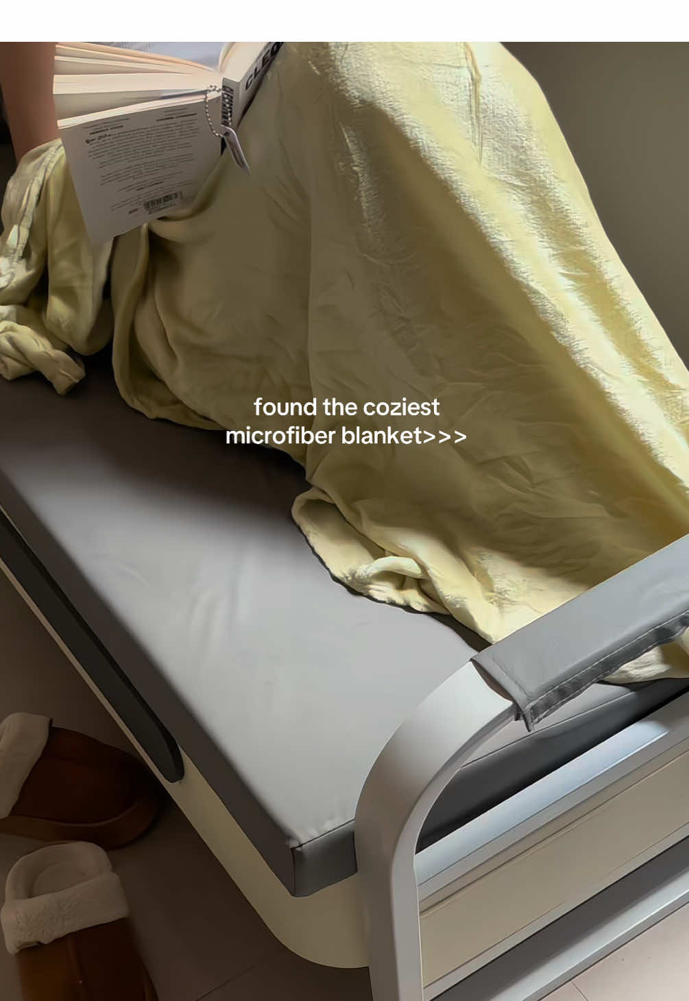 loving my bed a lil extra today because of this soft and cozy blanket!🥱🛌☁️💤 #softblanket #fluffyblanket #plainblanket #microfiberblanket #microfiberblankets #blanket #blankettiktok #cozyblanket #thickblanket #bedblanket #bedding #bedsetup #roomsetup #fy #fyp #fypage #fyppppppppppppppppppppppp #fyppp #foryou #foryoupage #foryoupageofficiall #foryoupagee #4u #viralvideo #viraltiktok #fmcg #fmcgseller #fastmovingconsumergoods #emcart 