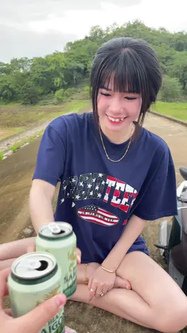 Sau này mà có anh, em nhất định sẽ đưa anh đến nơi này, ngồi nhâm nhi lon bia rồi em sẽ nghe anh kể về một ngày của anh như thế nào #xh #vairal #yêu #02 #thuhang 