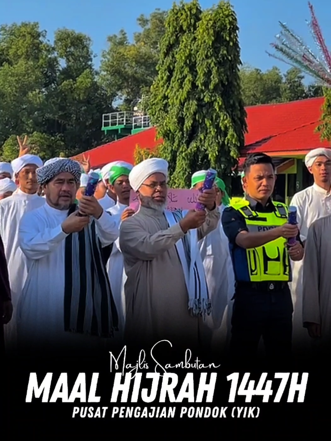 Rakaman suasana penuh kemeriahan dan keberkatan sepanjang berlangsungnya Majlis Sambutan Maal Hijrah 1447H di Pusat Pengajian Pondok di bawah naungan Yayasan Islam Kelantan. Program dimulakan dengan perarakan beramai-ramai bersama para ustaz dan pelajar, diiringi selawat dan doa, sebagai tanda kesyukuran menyambut tahun baru hijrah. Semoga sambutan ini menyemarakkan semangat hijrah dalam diri, memperkukuh ukhuwah, serta menanam azam untuk terus berjuang menegakkan agama Allah. #MaalHijrah1447H  #PusatPengajianPondok  #PerarakanMaalHijrah  #UkhuwahFillah  #AzamBaruHijrah #fypジ 