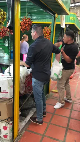 Perdoncito 🤣🤣🤣#colombia #viral #humormedellin #humor #viral_video #risa #medellin 