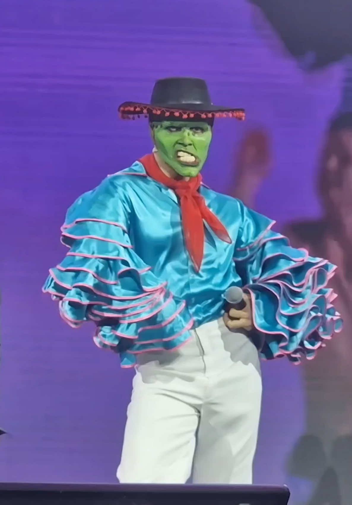 Since you like my other The Mask performance - here’s another one from @Comicconastana  #themask #themaskcosplay #jimcarrey #cubanpete 