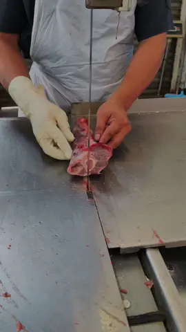 mutton bone#mutton #muttonbone #butchers #cuttingskills #fyp 