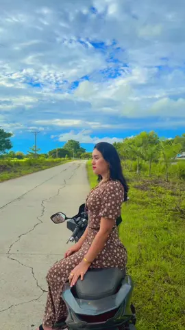#မြင်ပါများပီးချစ်ကျွမ်းဝင်အောင်လို့🤒🖤 #fpyပေါ်ရောက်စမ်း😒👊 #tiktoknews #tiktokuni #foryou @Eaint Eaint @Tiktok ForYou 