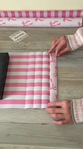 4 Creative Pleated Gift Wrapping Styles! Which one’s your favourite? Don’t forget to SAVE this for your next gift-wrapping day! #fyp #giftideas #gift #giftidea #giftwrapping #giftwrappinghacks #wrappinggifts #pleated #byrubbia #tutorial #wrapaholicgifts #ruspepagifts #wrappingpaper 