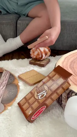 Ready to toast some mallows? Celebrate National S'mores Day with the perfect pretend playset! 🔥 🪵 🍫 #MelissaAndDoug #nationalsmoresday #playwithyourfood #screenfreefun #pretendplay #foodtoys #imaginativeplay #smores #handsonplay #smoresplayset