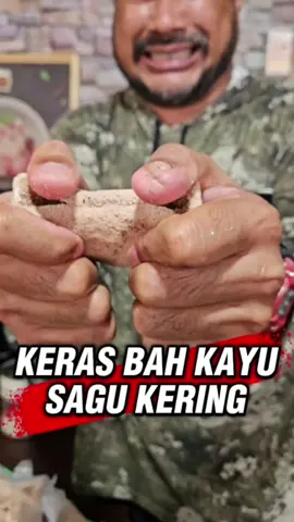 Sagu asli tapi keras nya asli..gimana cara makanya kalau keras seperti ini. Komen teman-teman Papua, Maluku, Sulawesi. Akun aktif milik bang onim: @bangonim2 @onimstory @onimcare Cari kurma, merchandise, sovenir, sarung, kaos polo, jersey dll..belanja dan berkontribusi ada di @onimgroup link di bio.