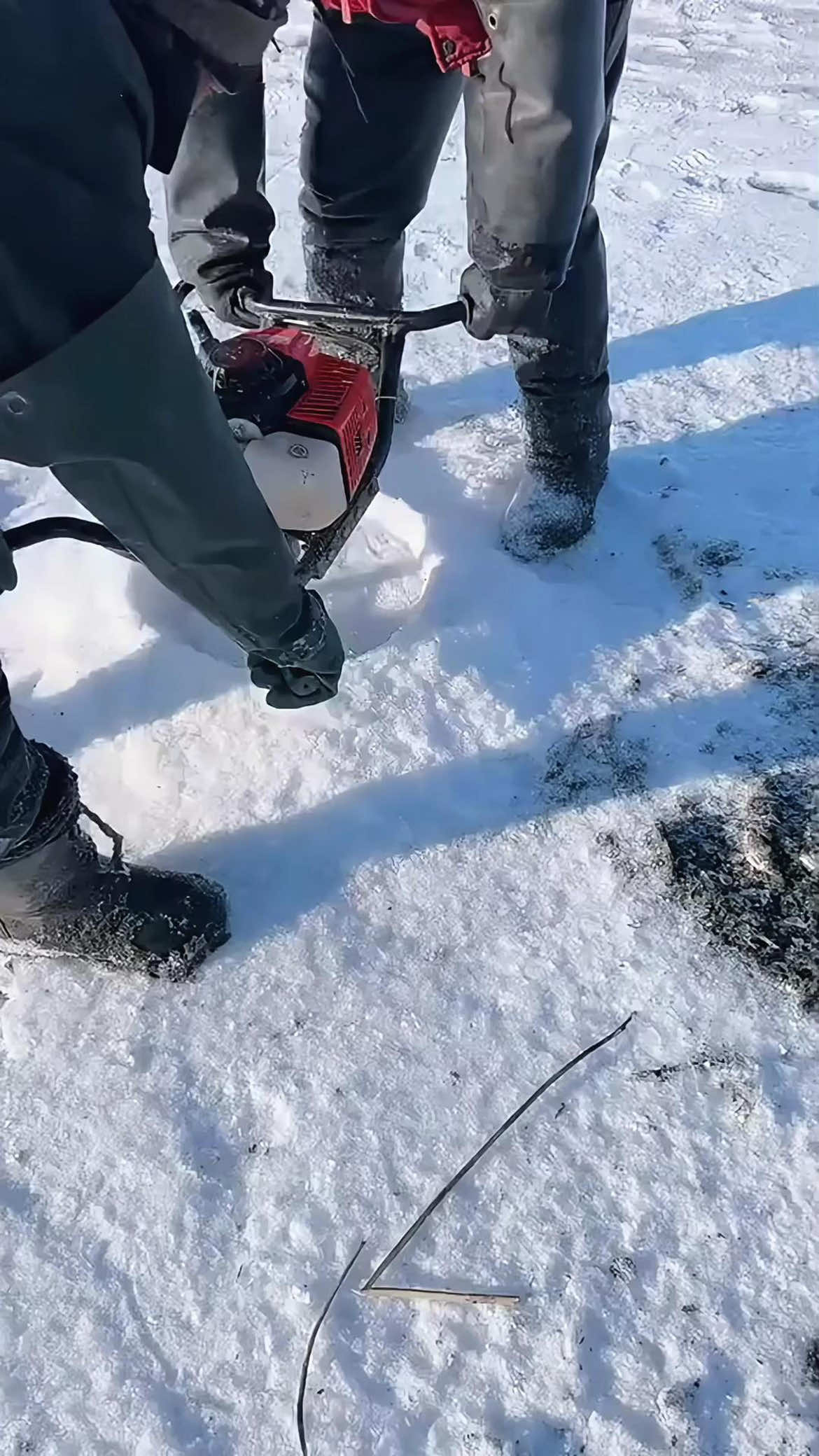 Funny winter #satisfying #ice #snow #asmr #fypシ #fyp #oddlysatisfying 