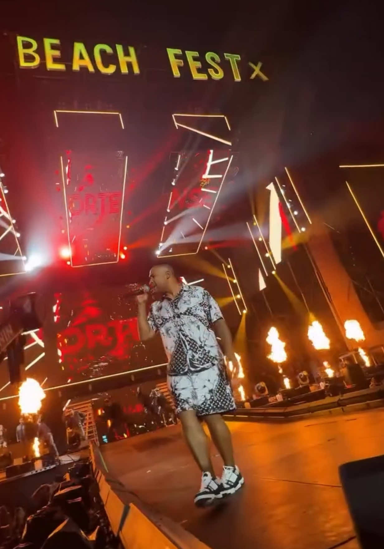 ¡Repórtense! 🫡 @DON OMAR aka KONG en la segunda noche del Baja Beach Fest en Rosarito, México. 🔥🇲🇽🇵🇷 #donomar #bajabeachfest #festival #mexico #puertorico #jlpromotionspr #fyp #parati
