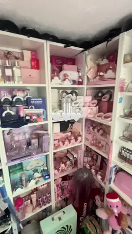 My safe space 🤍🤍 #arianagrande #cynthiaerivo #wickedthemusical #wicked #wickedmovie #elphaba #galinda #glinda #fyp #eternalsunshine #positions #thankunext #sweetener #dangerouswoman #myeverything #yourstruly #arianator #arianators #rembeauty #arianagrandecollection #arianagrandemerch #arianagrandemerchandise#arianagrandemerchcollection  #Love #glinda #arig #likeforlike #follow #fyp #flightcrew @arianagrande 
