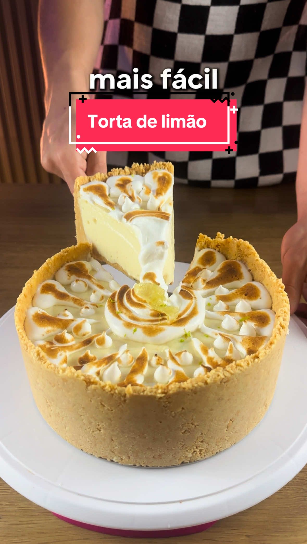 A FORMA DA MINHA AVÓ E MAIS FÁCIL DE FAZER TORTA DE LIMÃO! 😋 #receitafacil #sobremesafácil #sobremesa #receitassimples #receitapratica  • • ⚠️(ingredientes)⚠️ 300 gramas de bolacha maisena triturada 150 gramas de manteiga sem sal derretida Creme: 2 latas de leite condensado 2 caixinhas de creme de leite 1 xícara de leite em pó 200 mls de limão Tahiti espremido Merengue: 4 claras de ovos 1 xícara de açúcar