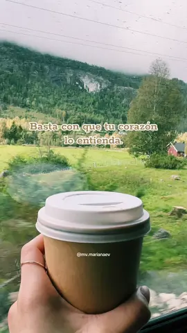 Disfruta tu vida sin justificarte, no le debes explicaciones a las personas. La única persona que se va a dormir con sus decisiones, sus explicaciones, sus por qué y para qué, eres tú mismx. Que lo que hagas sea para ti suficiente y valioso, que tus pensamientos y acciones abonen a TU salud mental. Podrías pasarte la vida justificando absolutamente todo lo que haces y aún así, te aseguro, las personas seguirán hablando y pensando lo que quieran una y otra vez. Que tus explicaciones te basten a ti❤️‍🩹. #disfrutaelproceso #saludmental #crecimiento #soysuficiente 