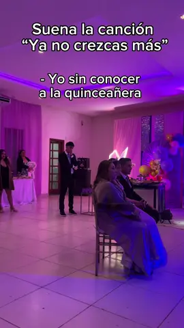 Yo en la fiesta que me colé 😢 #15añosfiesta #humor #viral 