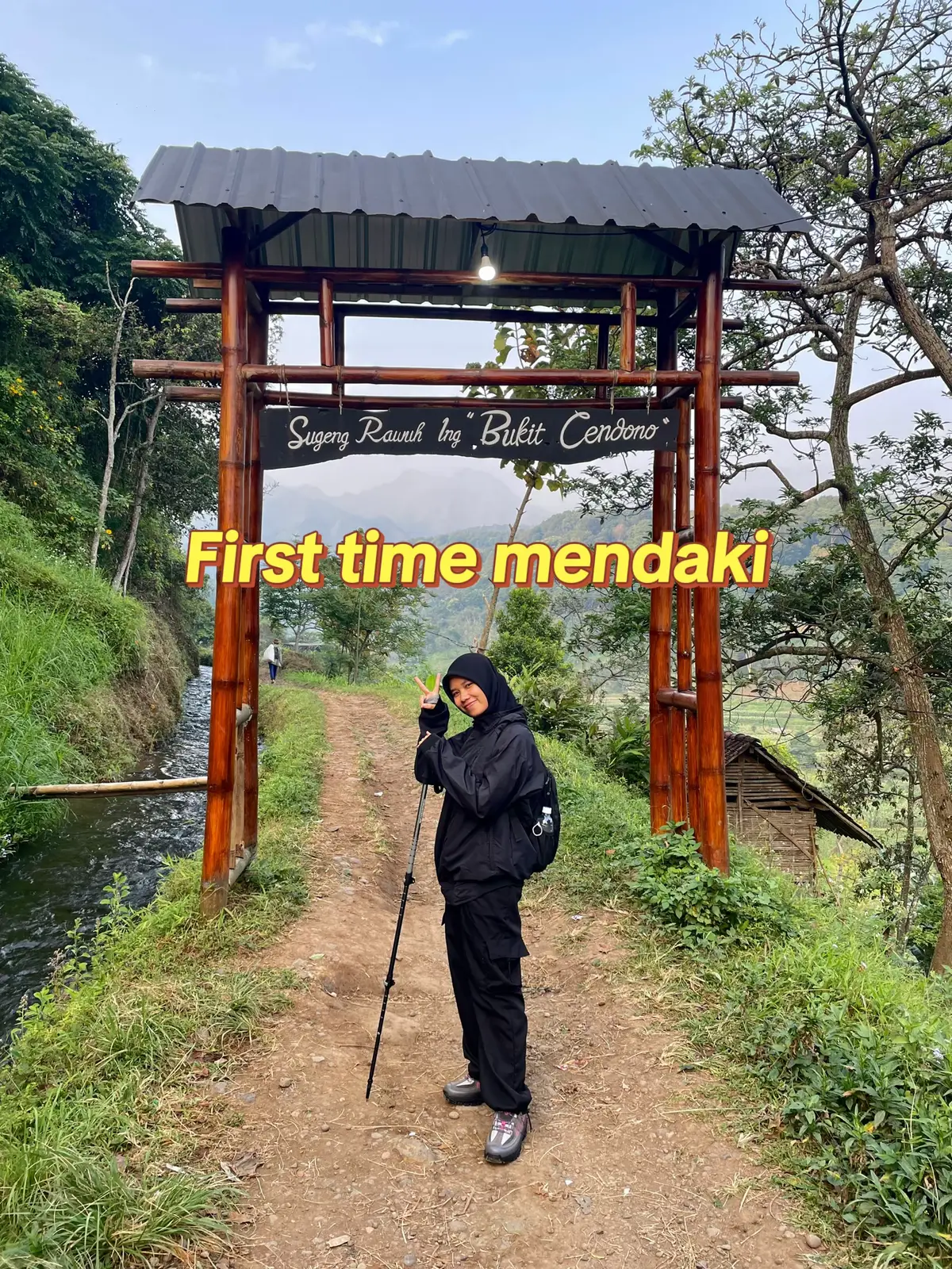 Nganterin bocil gw yg pertama kali mendaki, tapi memilih ke bukit cendono. Lets goooo!!! @bella  #bukitcendonopacet #mtcendono1131mdpl 