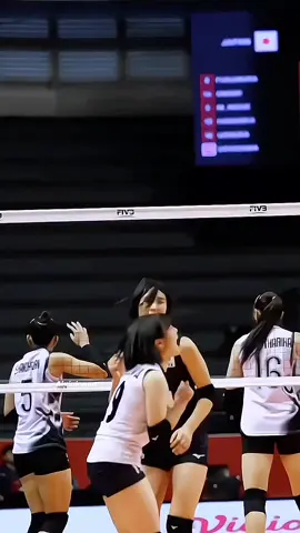 Sae Omori 🇯🇵 Outside hitter jepang ini sedang mencuri perhatian dikejuaraan dunia u21. 3 match yg sudah di jalani jepang masih belum terkalahkan,dengan omori yg jadi pendulang angka terbanyak total 54 point di tim. Gak pernah kekurangan bakat/talenta ini jepang,beda emang kalo negara maju😬 #volleyball #volleyballplayer #volleyballworld #saeomori
