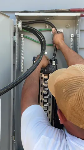 Les platico un poco ☑️⚡️ #electrician #electricista #electricistas💡 #electricidad #electricianlife #electriciansoftiktok #electrical #electricistadetiktok #⚡️ 