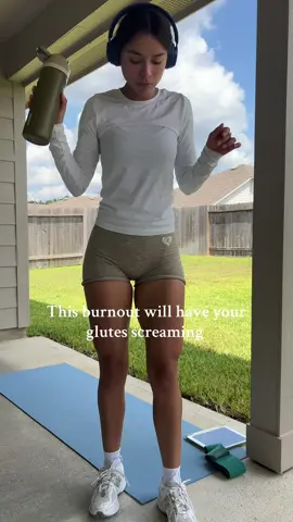Banded glute burnout✨ Perfect for after your workout or for a quick pump 🏋️‍♀️🙂‍↕️  Repeat 2-3x #bandworkout #glutesworkout #athomeworkoutsforwomen #gluteactivation 