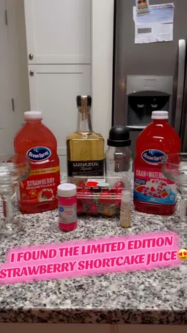 RUN 🏃‍♂️ DONT WALK!  These margs were amazing! #girlsnight #drinktok #drinktokrecipe #margarita #smallcreator #explorepage #pinkdrink  @J 