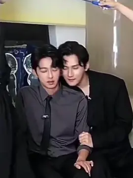 His love language is physical touch 🫠🫠. Dan Pei'en yang pasrah aja di sentuh sentuh🤭. #desiretheseries #abodesire #lipeien #jiangheng #oceanjiang 
