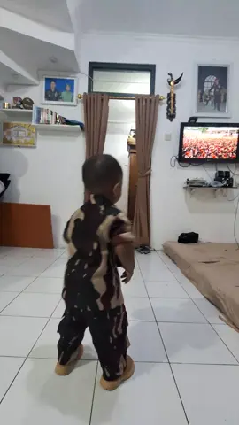 Tiba tiba banget jadi komando cilik... #kopassus  #bayilucu 