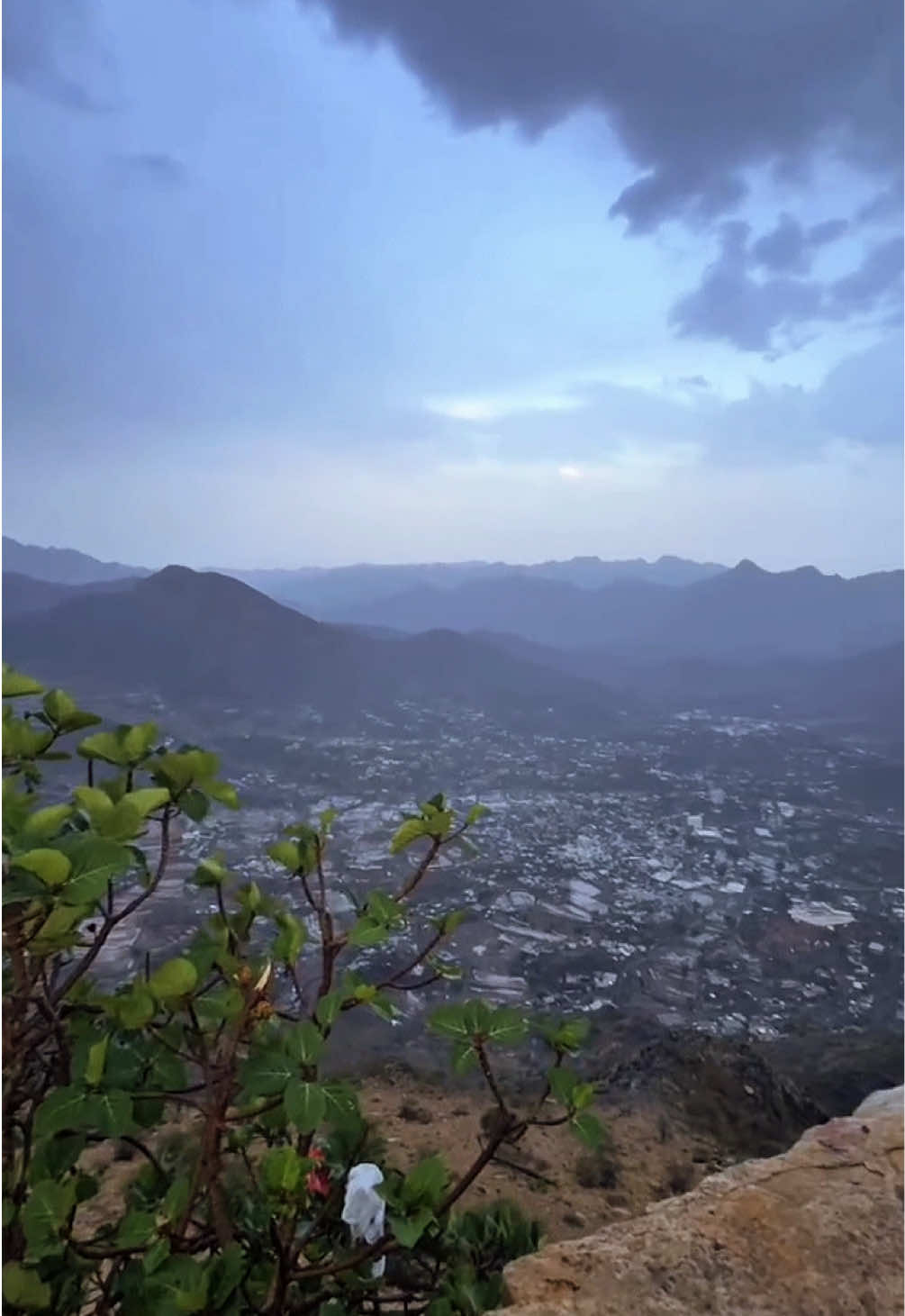 يافع : وليه المطر بذات 🌧️#يافع_مناظر_خلابة #اكسبلور #fyp #f #يافع_الساحره_بجبالها 