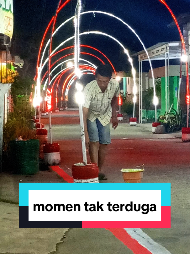 Momen tak terduga 🤣🤣🤣dlm pengecetan jalan #fypage #videolucu #agustusan 