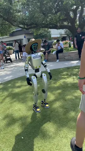 Do you even lift bro? #bro #robot #weightlifting #lifting