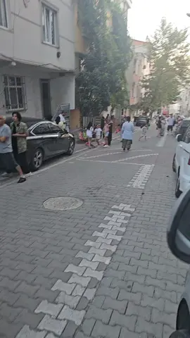 İstanbul da an itibariyle 5.7 şiddetinde deprem