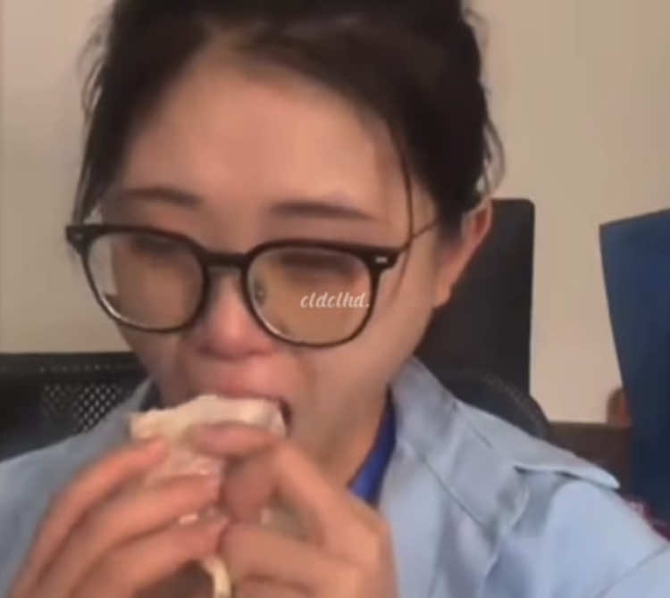 “LỰA CHỌN” Cái khó khăn nhất của cuộc đời là sự lựa chọn. Chúng ta không biết sai hay đúng ở thời điểm đó nên do dự và đôi khi bế tắc… #mongrangemluonmanhme #nhactamtrang #khokhansevuotqua #xuhuongtiktok2025 #cldclhd 
