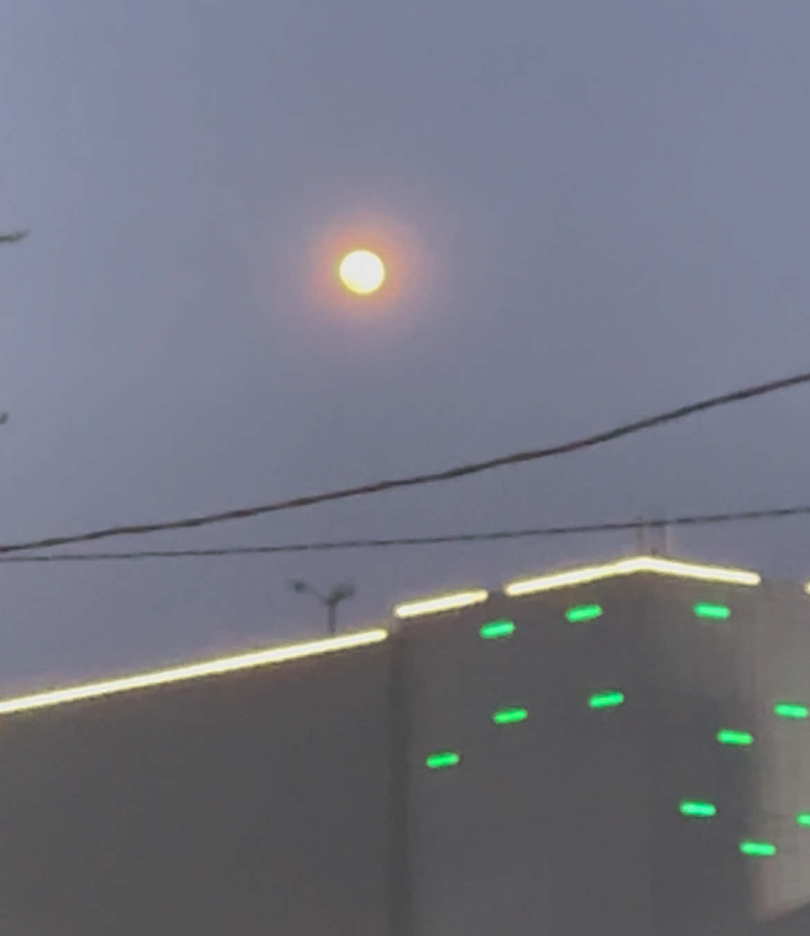 tantiknaaa 👀 #moon