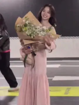 ضيعت فين الورد🥺 #kimsejeong #sejeong #سيجونغ #김세정 #viral #fyp #kdrama 