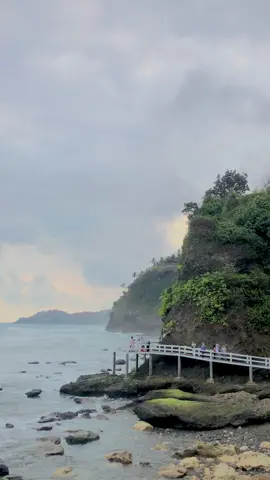 mentahan ambil aja gapapa shot by   #surumanisbeach #kebumen #fyp #trending 