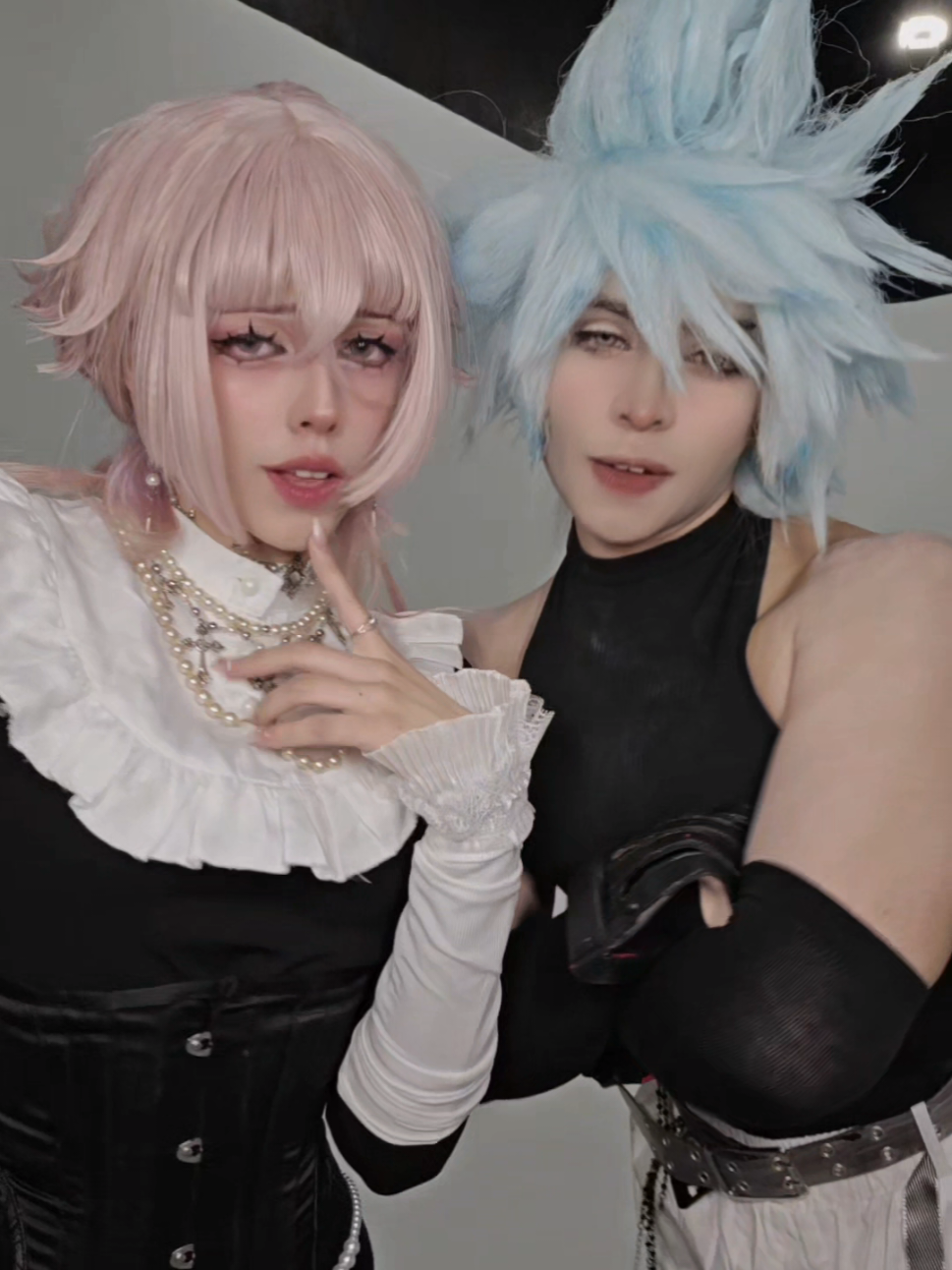 La pregunta aquí es, ¿Cuál es el niño y cuál la niña☝🏻🤨 JAJAJAJA  momento  gei con pam  @ElGranAlexiss  #cronacosplay #cronagorgoncosplay #crona #cronagorgon #souleater #souleatercosplay #Cosplay #xosplayer #fyp #lgbt 