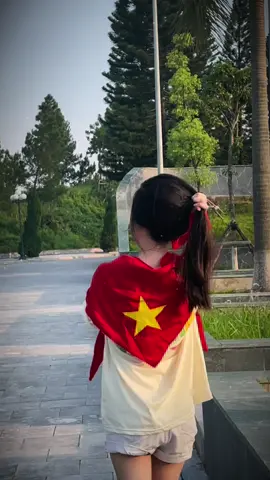 Khăn quàng cờ đỏ sao vàng, khăn yêu nước đi dự concert quốc gia nè các tình iu #dyclothings #vietnamtoiyeu #toiyeuvietnam #khanquangcodosaovang #khanyeunuoc 