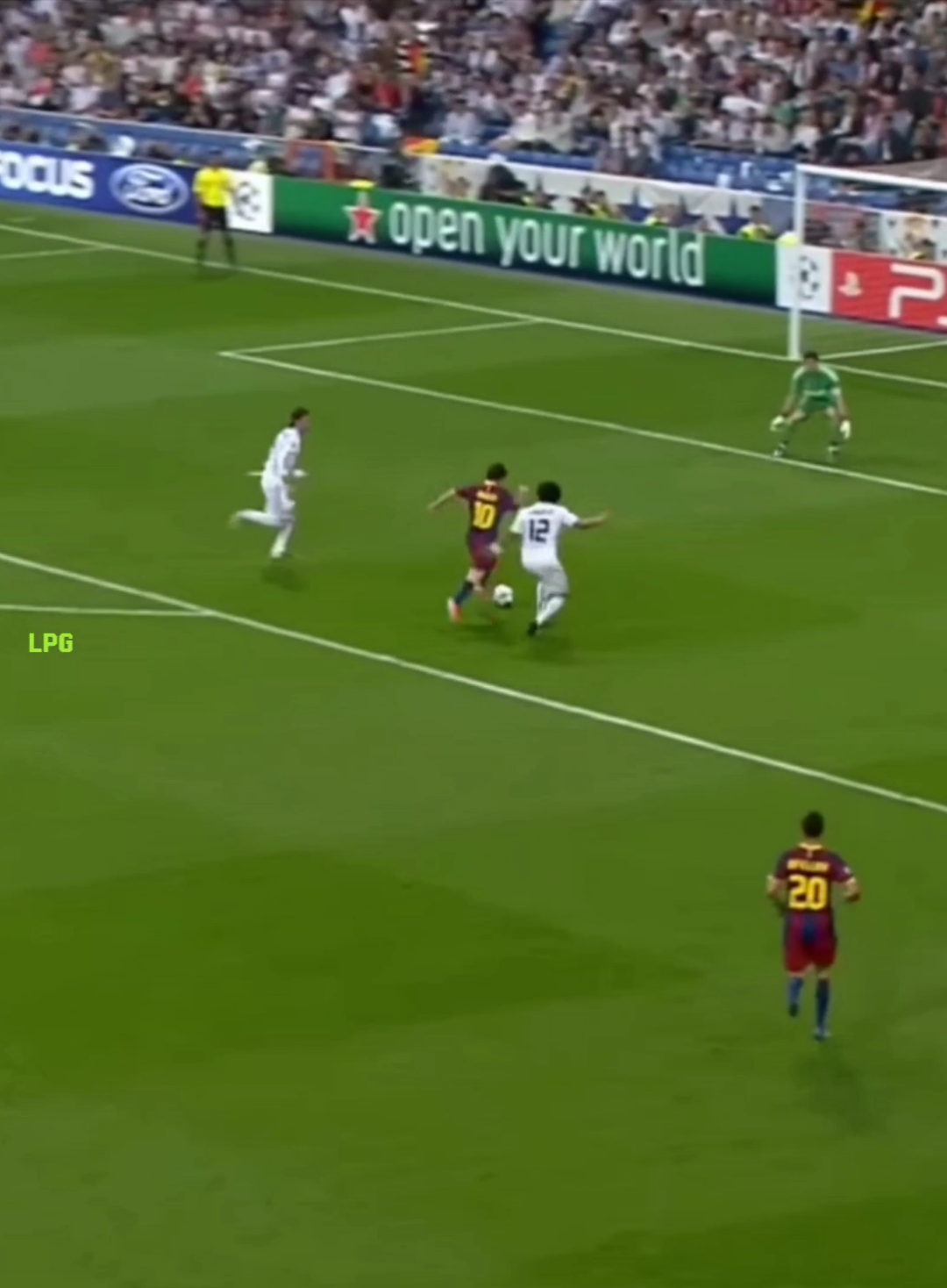 The difference between Messi and Ronaldo 🔥☠️ #messi #viralvideos #footballtiktok #goat🐐 #ronaldo #messi_king 