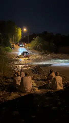 في كل ديرة لي ربوع ورفاقه  ‏ارافق الطيب ولو هو من القوم ‏اربط مع الطيب شروط الصداقه ‏ من العرب ولا من الفرس والروم ‏ والنذل ما بيني وبينه علاقه  ‏حتى يجي بـ علوم ولا يروح بـ علوم ‏ منافقً ما يخلي نفاقه ‏ ما يفسد الساحر سنه يفسده يوم #fyp #explore #بهلاء #وادي_بهلاء 