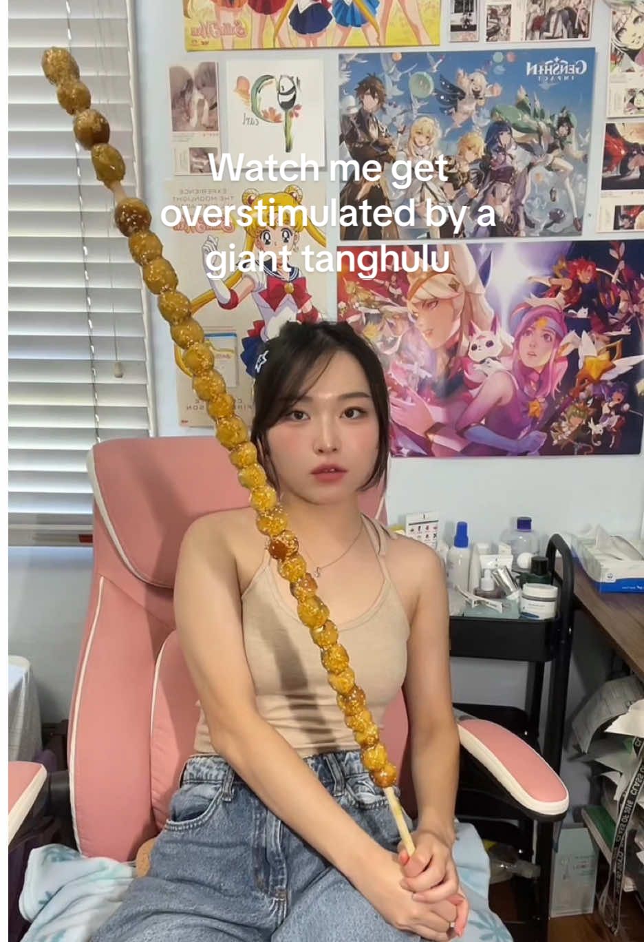 hair in my face, sweaty, greasy, hands are sticky, tanghulu being too big for my desk, sticking everywhere, making everything sticky, 100 degree weather, no AC, AND I had to put it back in the packaging which was impossible AND A TOOTHACHE FROM THE SUGAR😭😭😭😭  #tanghulu #hawthorne #tastetest #mukbang #asmr #chinesefood #candy 
