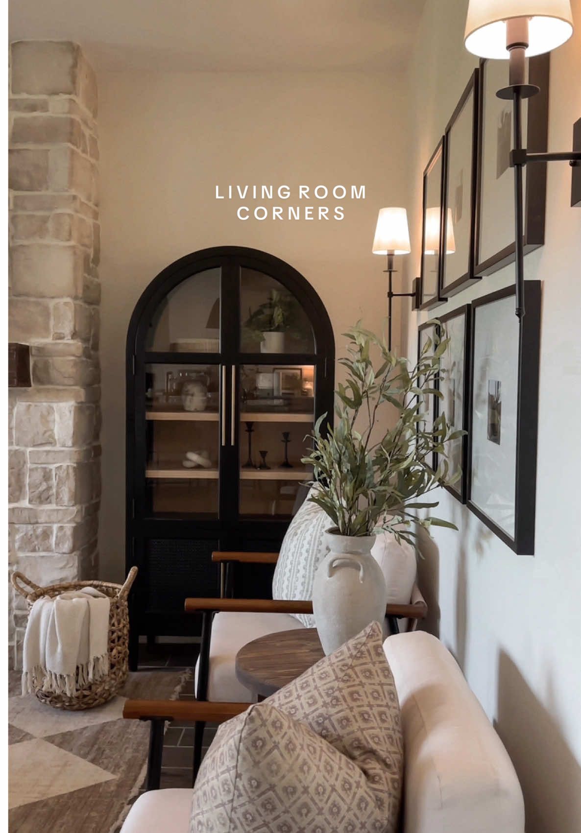 Living room corners 🖤 #neutralhome #homedecor #livingroom #homeinspo #decorideas #neutrallivingroom #homeinspo #homedesign #neutraldecor #cozycorner #cozyhome 