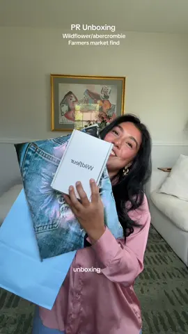 I’m so excited por usar todos los productos ✨ thank you @wildfleurworld 🌹❤️ @abercrombie #unboxing #skincare #latina #latinatiktok #latinacreator 