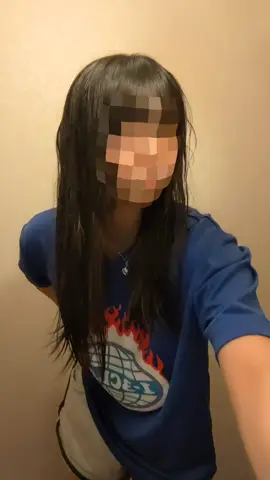 お風呂上がりー。なんか服汚れてね？