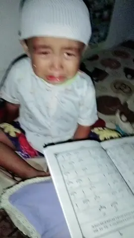 Klo bukan sekarang kapan lagi sayang, biarlah kamu menangis saat ini esok kamu akan tau arti tangisan itu nak,,,, sehat selalu sholihnya umi berkah umur berkah ilmumu ya bak,,, love you sayang😘🥰