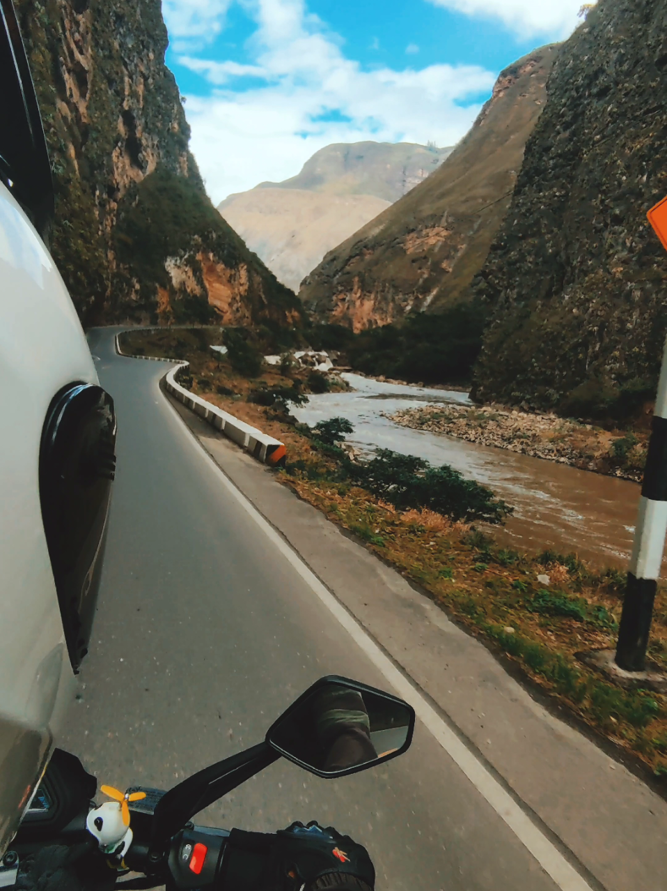 disfrutando de la aventura y de los paisajes nada mejor que ir de ruta #viajar #viajeenmoto #amorporlasmotos #viajar #aventura #dominar250 