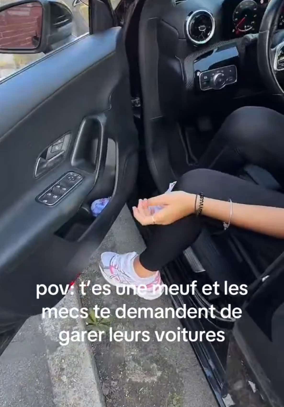 Qui a dit que les filles ne savaient pas se garer ? 🥵#aisconduite #fyp #autoecole #creneau #permisdeconduire #code 