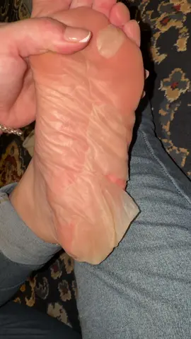 Fresh feet with the plantifique foot peel mask 🫣#plantifiquefootmask #plantifique #skincare #feet #fyp 