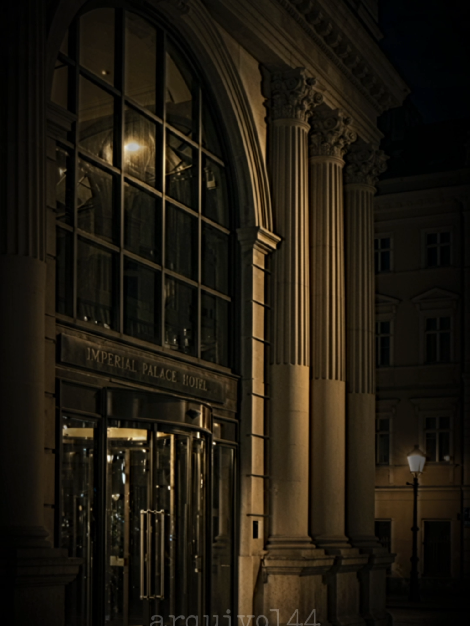 Vocês ganharam uma noite exclusiva no Imperial Palace.... mas a curiosidade, transformou o sonho em pesadelo... agora, é melhor seguir as tarefas! #analogterror #terror #historiasdeterror #amigos #hotel
