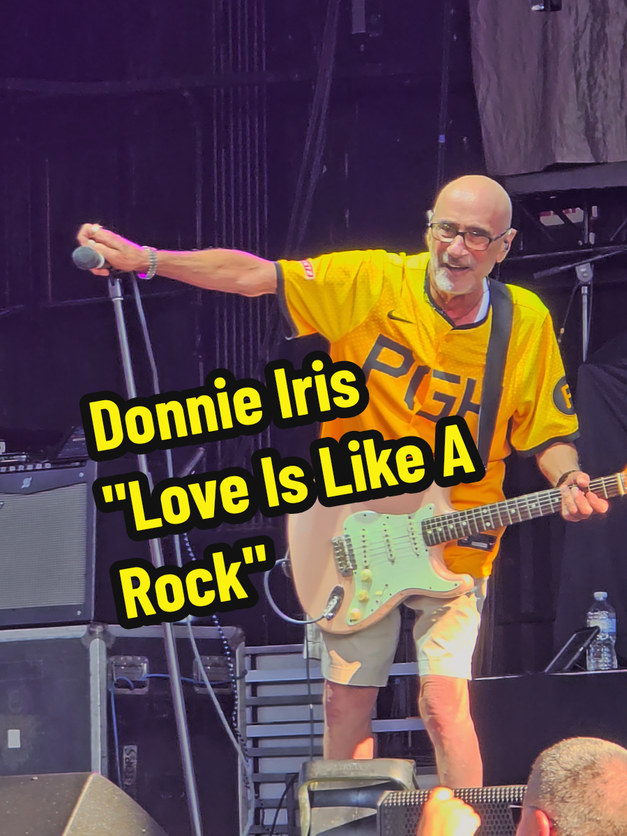 82 year old cancer survivor Donnie Iris is still rocking the big stage like he has always done! Tonight, Donnie and the rest of The Cruisers performed their iconic singalong, 