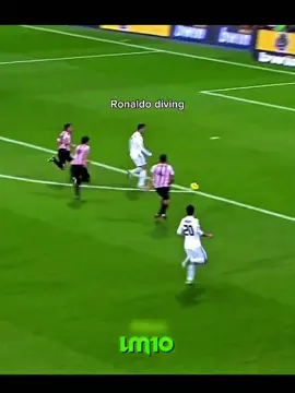 Ronaldo diving vs Messi diving ☠️🔥 #messi #lionelmessi #goat #football #footballtiktok 