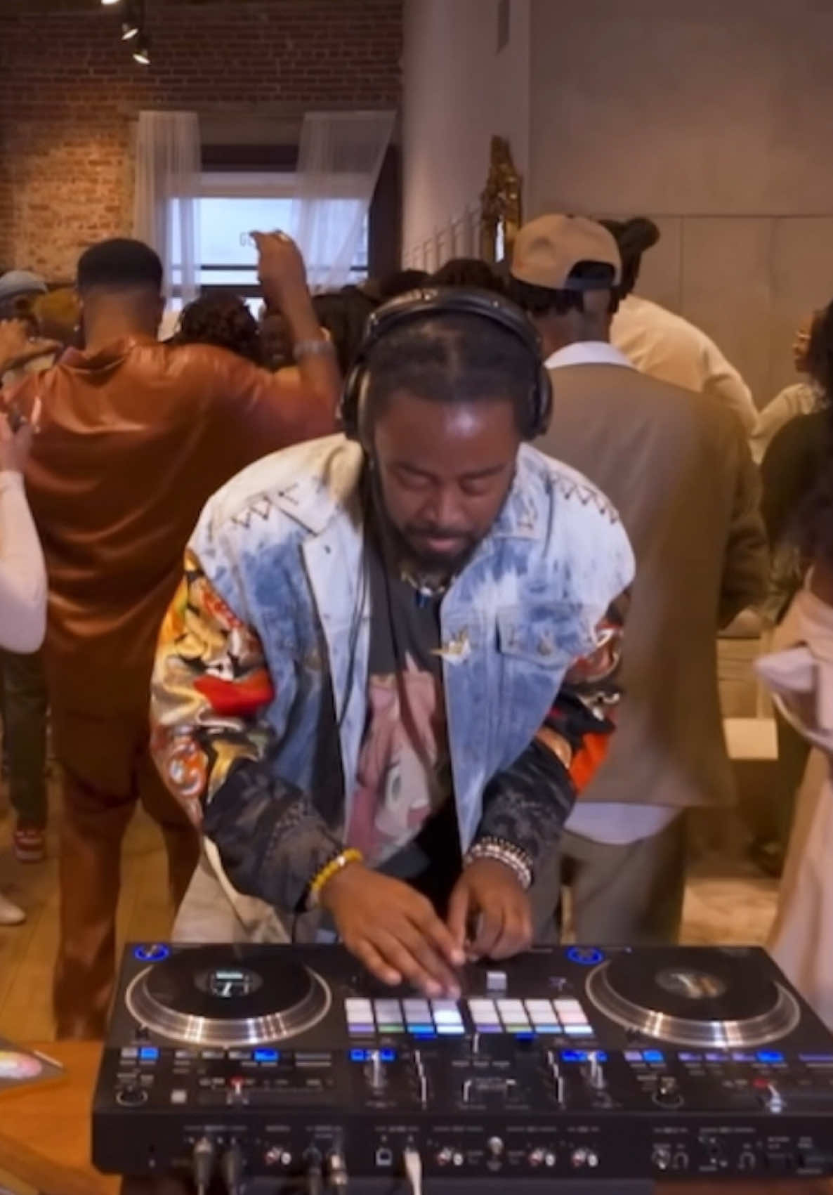 Thissss was 🔥🔥🔥 @Yahdysensei @Golden Hour  #DJ #djset #fyp #djay #music #dance 