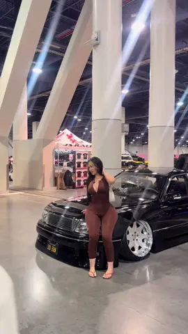 @Calicreaming #carshow #v8 #carsoftiktok #girl 
